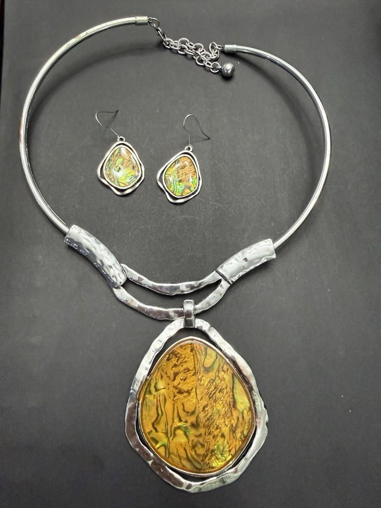 Vintage Abalone Medallion Silver Collar And Earrings