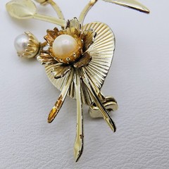 Vintage Floral Spray Brooch Gold Tone Faux Pearl Cottagecore Garden Party Flower