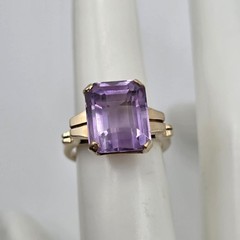 Vintage 14K Yellow Gold Emerald-Cut Amethyst Mid-Century Style Ring Size 5.25