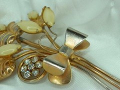 HUGE 3D Gold Plate Yellow Art Glass Flower Brooch Vintage 40’s 195JN0