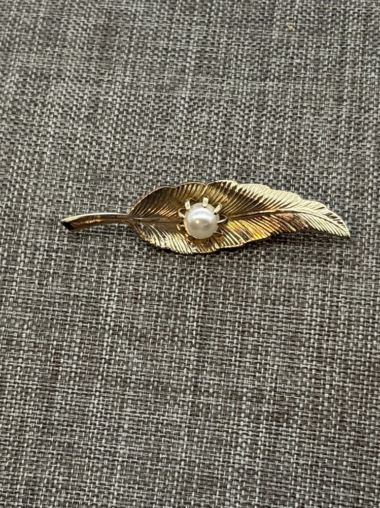 Leaf Feather Brooch 2.25 In Shell Pearl Accent Gold Elegant Vintage Retro Glam