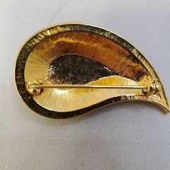 Vintage Unbranded Gold Tone Textured Teardrop with multicolor Enamel Brooch Pin
