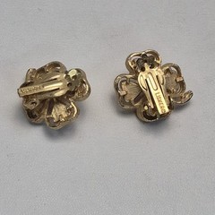 Vintage Lisner Yellow Gold Plated Pearl 4 Leaf Clover Clip On Earrings Signed