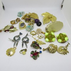 Jewelry Vintage Many pieces wearable 5 oz. Ring Earrings Pendants Stick Pin