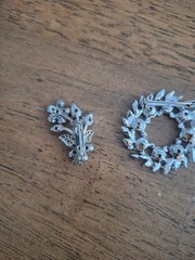 Vtg 1950s-1960s 3 Piece Jewelry Set 2 Brooches 1 Pendant No Chain Silver Blue