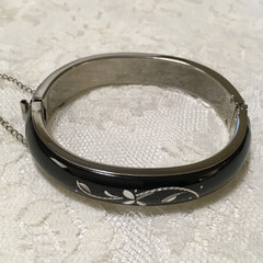 Vintage Black Silver Tone Bangle Bracelet Etched Safety Chain Hinged