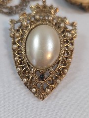 Vintage Estate Jewelry Lot Brooches Ring Locket Pendant Cameo Victorian Style