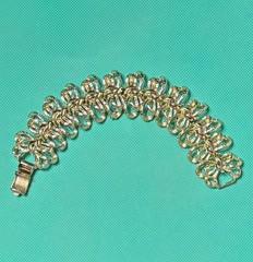 Coro Pegasus Bracelet Vtg Gold Tone Textured Bows Ribbons Design Approx 7 Inches
