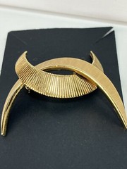 Vtg interlocking Double Crescent Moons Brooch CROWN TRIFARI Brushed Gold Tone
