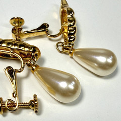 VTG Napier Gold Tone Pearl Drop Dangle Earrings Signed Screw Back Shell Twist