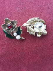 Stunning VTG. AVON Rhinestone/Faux Pearl Brooch & Post-back Pierced Earring Set