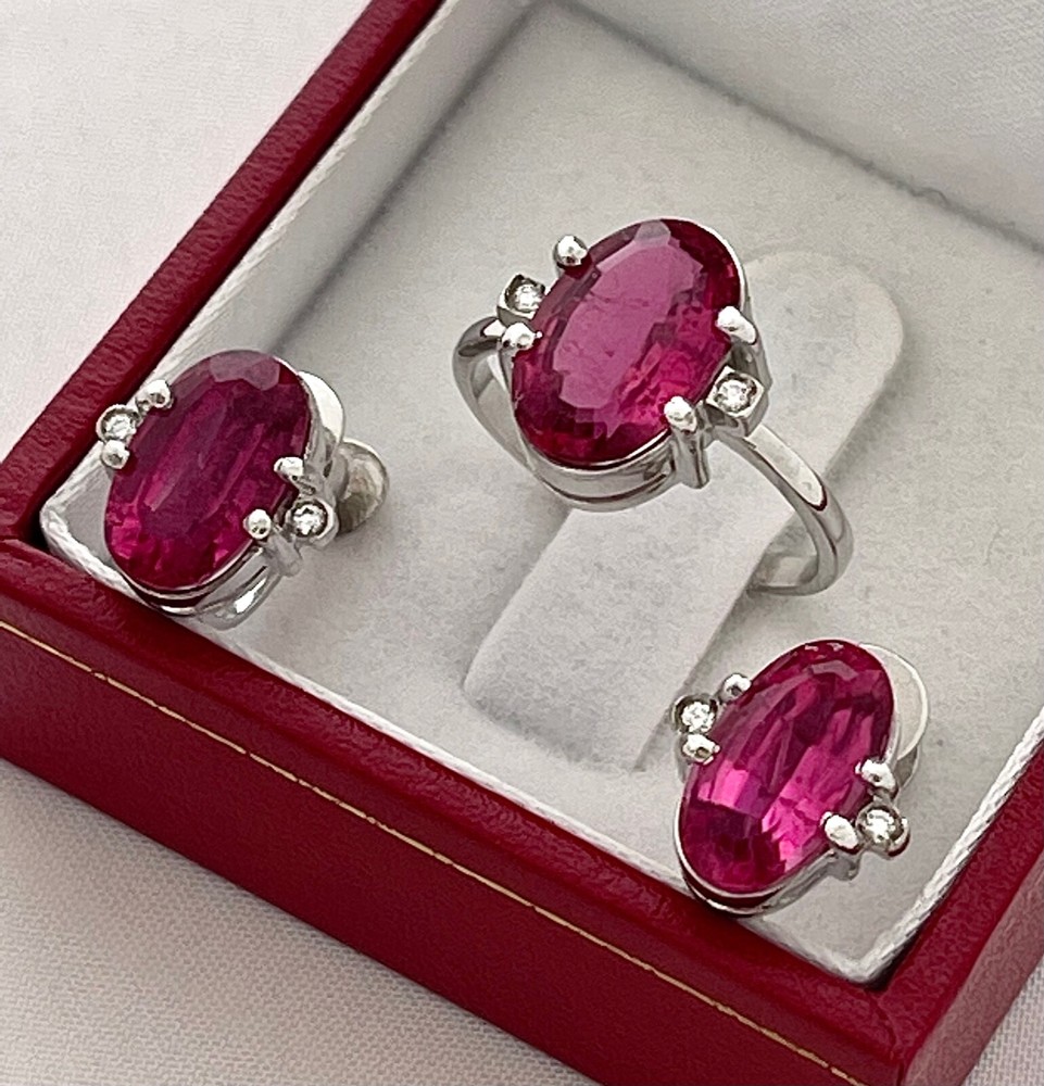 VINTAGE SET OF EARRINGS & RING 18K WG TOURMALINES & DIAM, APPR. VALUE USD $3,500