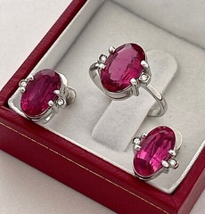 VINTAGE SET OF EARRINGS & RING 18K WG TOURMALINES & DIAM, APPR. VALUE USD $3,500