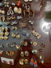 Fabulous vintage earrings 1960’s Lot. ( 108 Pcs )