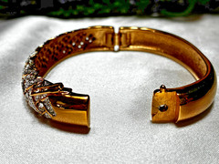 Rare Glamorous Swarovski Pave Crystal Crisscrossed Weave Pattern Bangle Bracelet