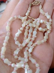 ​Vintage Carved Mother of Pearl Tulip Necklace 14K Gold Filled Clasp 14/20 25″