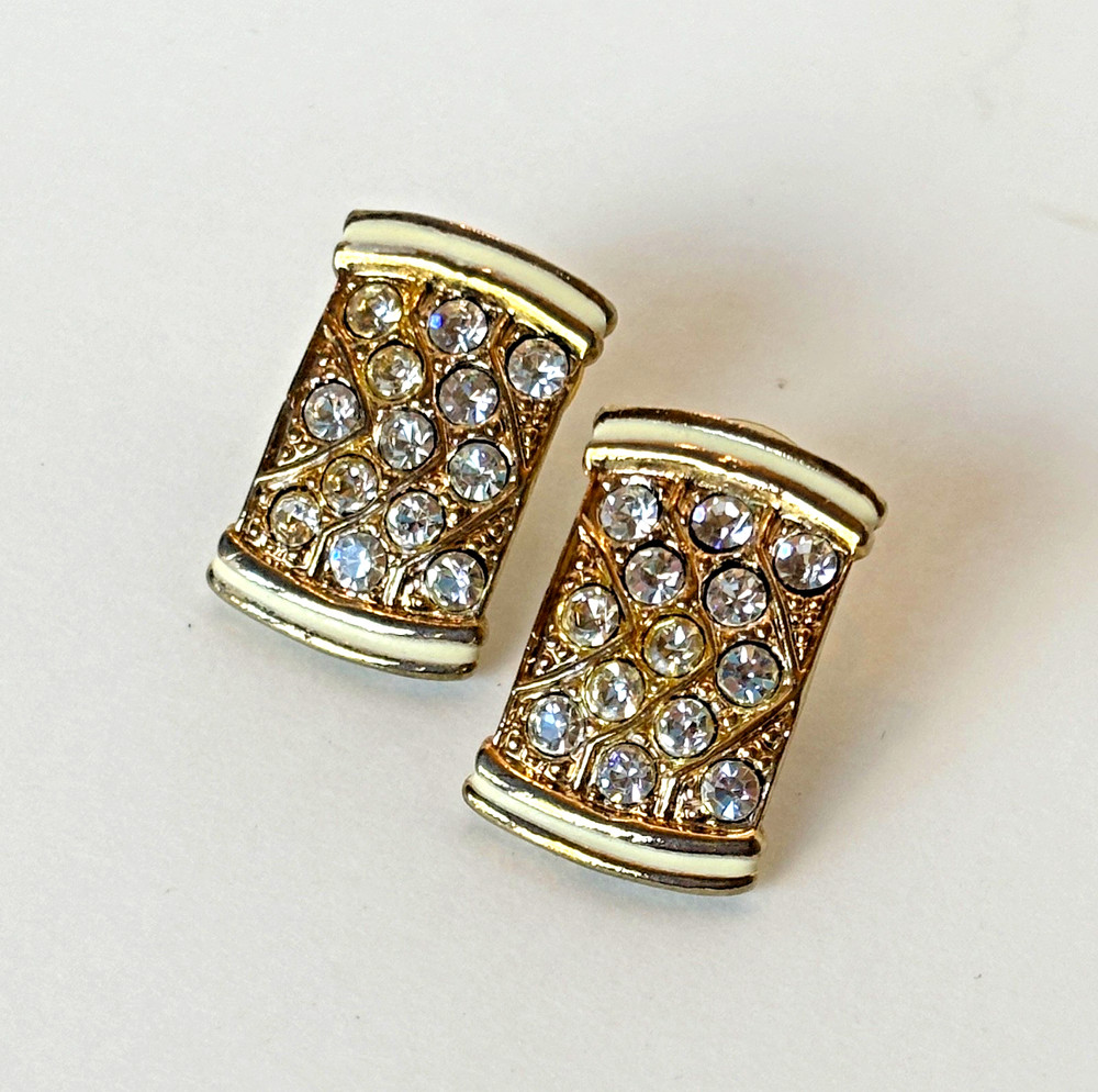 Vtg Pavé Rhinestone Pierced Earrings 1″x5/8″ Posts Enamel Gold Tone 1980s-1990s