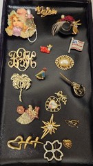 160 Pc Vintage To Now Mixed Jewelry Lot Necklaces Bracelets Brooches Rings Pins