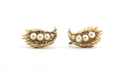 Trifari Gold Tone Faux Pearl Clip-On Earrings SEE DESCRIPTION J19-4266