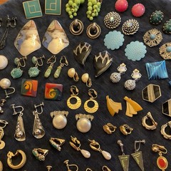 HUGE Lot Vintage Clip On Screw back Earrings Gold Tone Silver Tone 47 Pairs