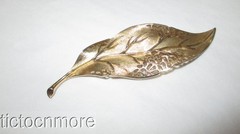 VINTAGE CROWN TRIFARI GOLDEN TRIFARIUM LONG LEAF PIN BROOCH