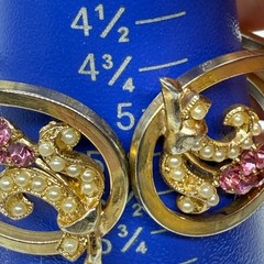 Vintage Clamper Bracelet Pink Rhinestone Flowers Cream Beads 1 missing Gold Tone