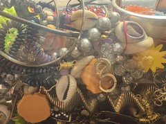 5 Pounds Unsearched Lot Jewelry Old Vintage & Modern Wear & Junk Mixed In
