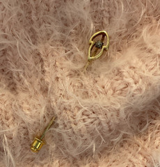 Used Vintage Gold Tone Leaf with a faux Diamond Stone Hat Or Stick Pin 2″