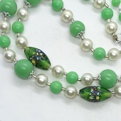 VTG FAUX JADE GREEN LUCITE LAVA OVAL ART GLASS BEAD TWO STRAND NECKLACE JAPAN 15