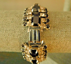 VINTAGE ART DECO JET BLACK and CLEAR RHINESTONE BRACELET CUFF 7 1/2″