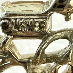 Lisner Vintage Broche Signed 2” D