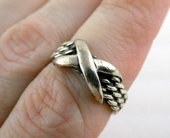 Vintage CW Marsala Silver Plated Metal Criss Cross Design Band Ring Size 8 4.8g