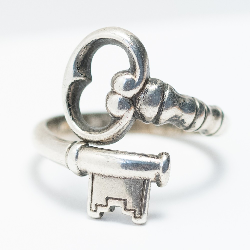 Vintage AVON 1976 Sterling Silver Skeleton Key Wrap Bypass Ring Size 7.5-8.5