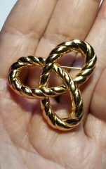 Vintage Goldtone Signed CROWN TRIFARI Knotted Rope Brooch Pin