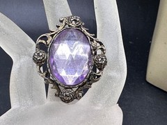 VINTAGE BRASS OR METAL ALLOY FACETED LILAC LUCITE VICTORIAN STYLY BROOCH PIN