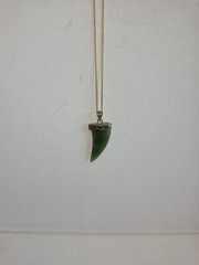 Vintage Green Jade Pendant Necklace 1950s 1960s Mid Century Nephrite Gold…