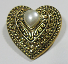 Vtg SIGNED TAIWAN heart off white faux pearl black gold tone metal Brooch Pin