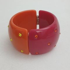 Lot Of 4 VTG Chunky Acrylic/Lucite Bracelets