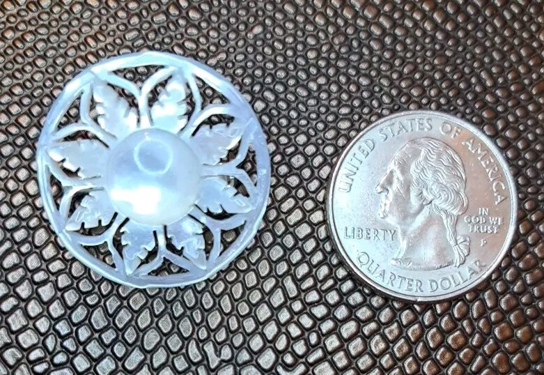 Vintage 1960’s Mother of Pearl Pin Brooch. Secure Clasp. Mint 1″ Round