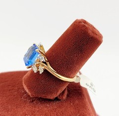 Vtg Sz 8 Ring Blue Clear Cubic Zirconia Beautiful Jewelry Elegant Glam Signed A