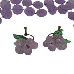 VINTAGE ~ PLASTIC FROSTED LUCITE ~ GRAPES FRUIT SCREW EARRINGS & NECKLACE