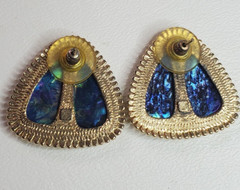 Abalone Style Goldtone Triangle Pierced Stud Earrings 1.25in Vintage 1980s