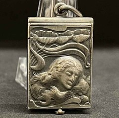 Amazing piece! Argentina Art Nouveau locket with photos beauty lady large hair..