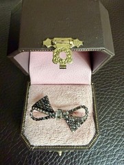 Vintage Juicy Couture YJRU2449 Black Crystal Pavé Bow Ring Sz.8 w/Box Y2K GOTH