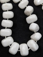 Vintage White Lucite Nugget Beaded Statement Neckalce Mod 26 in Rockabilly