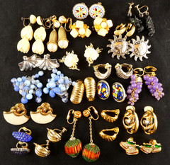 Vintage Clip On Earrings Lot 20 Pairs Retro Jewelry Floral Grape Cluster Enamel