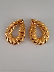 Lancer Gold tone ribbed hoop Huggie Clip on Earrings