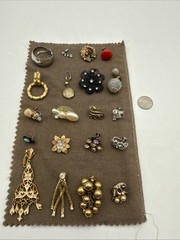 Vintage Jewelry Silver Gold Tone Lot Mismatched Wearable (20 Single Earrings)