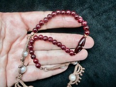 Vintage-Maroon Lucite Bead w/Brown Metal, Faux Pearl & Ribbed Heart Necklace