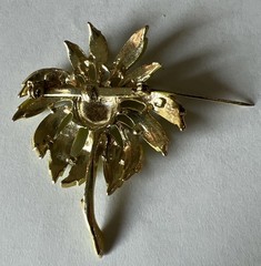 Starburst Enamel Lime Green And Gold Tone Textured Retro Brooch Vtg P